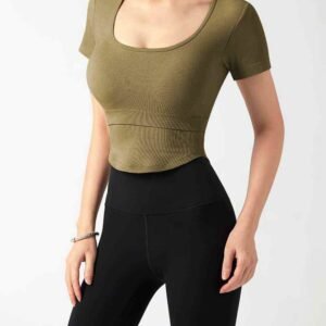 Khakifarbene Turnshorts für Herren bequem und stilvoll