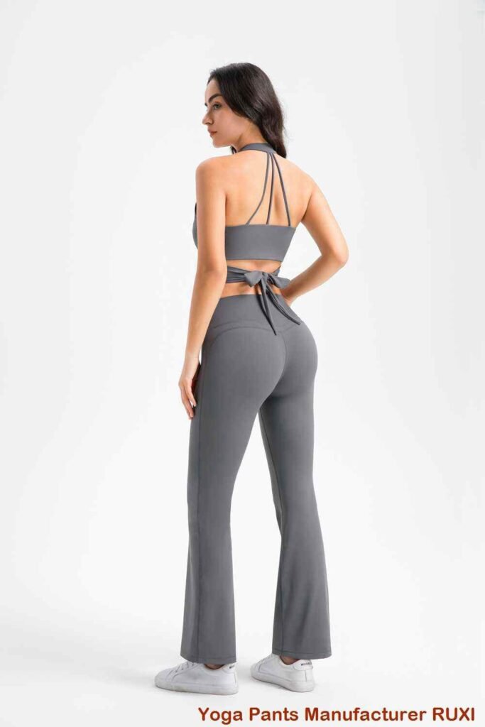 Glänzende Yoga Shorts für Damen leistungsstarke Activewear